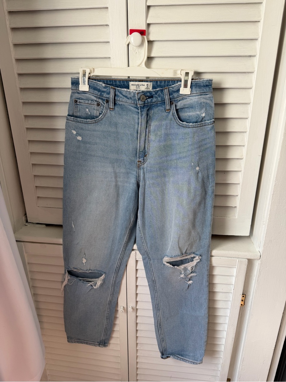 Abercrombie & Fitch Light Blue Distressed curve love the Mom high rise